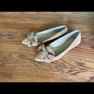 Ann Taylor bowtie flat lightly used